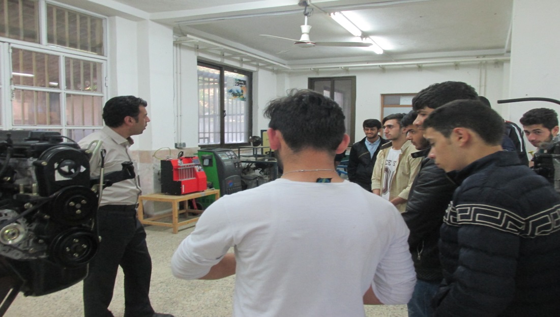 بازدید دانش آموزان دبیرستان شهید چمران از کارگاههای مرکز ماسال