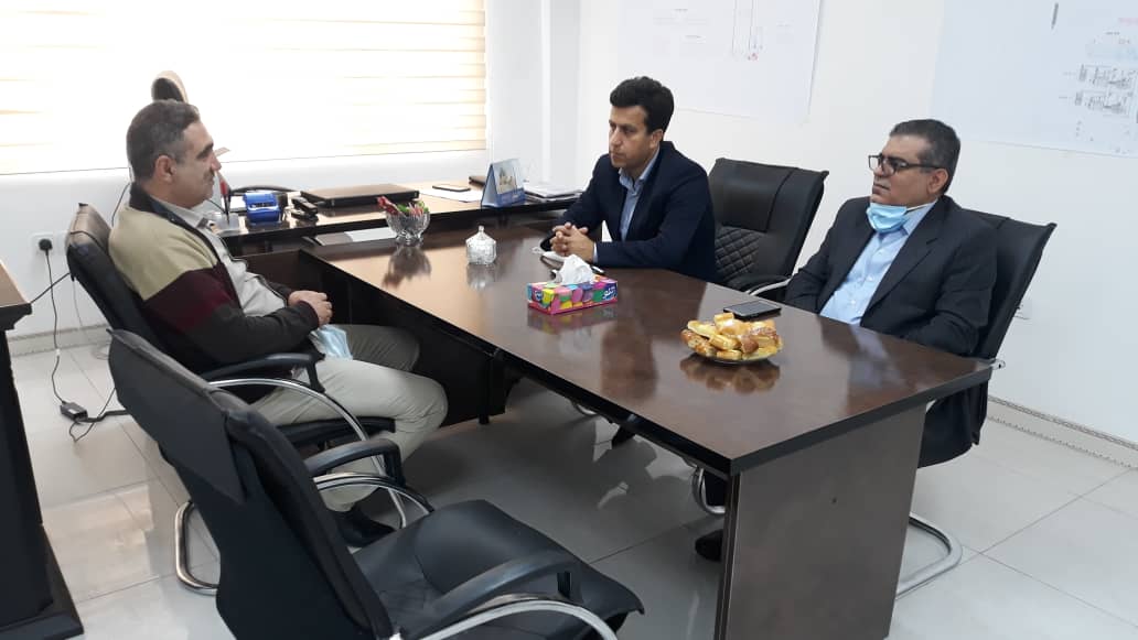 جلسه مشترک رئیس و معاون مرکز آموزش فنی و حرفه ای شهید انصاری با علی گلبرگ مدیر کارگاه کنترل تجهیز خزر