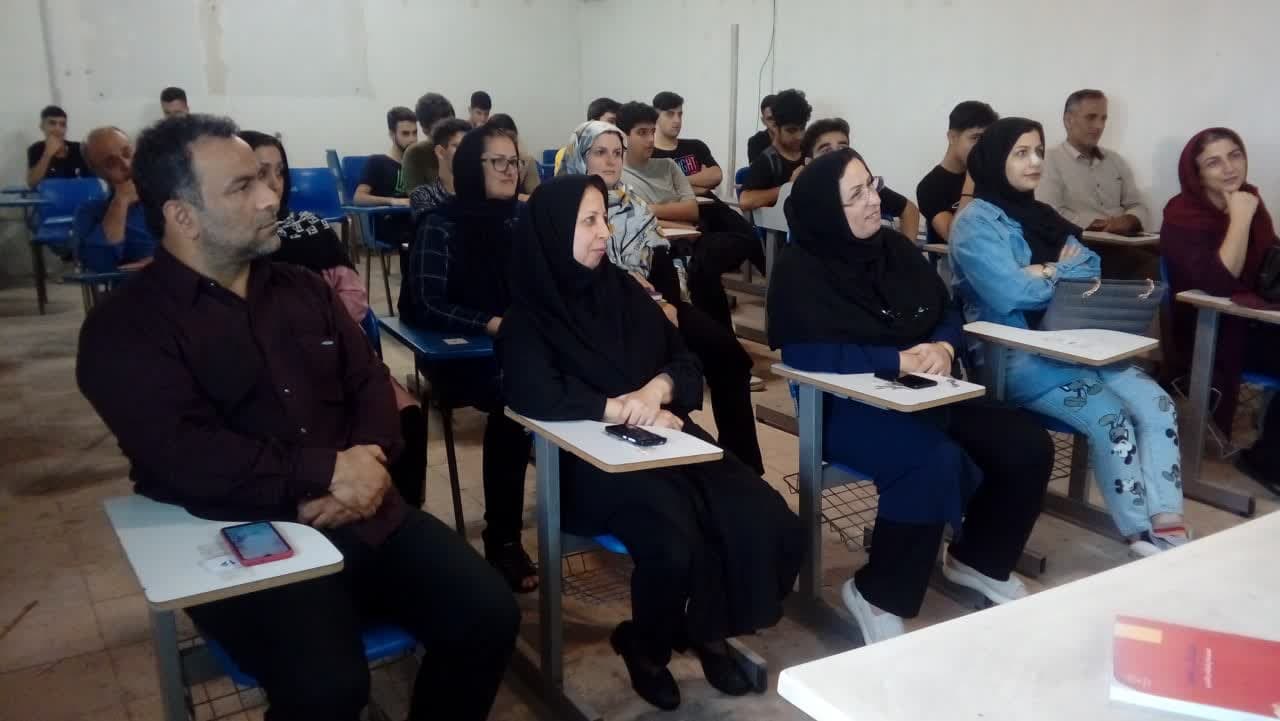 سخنرانی با محوریت تبیین نقش آموزش های فنی و حرفه ای در مهار تورم و رشد تولید در مرکز شهید خوش سیرت شهرستان آستانه اشرفیه