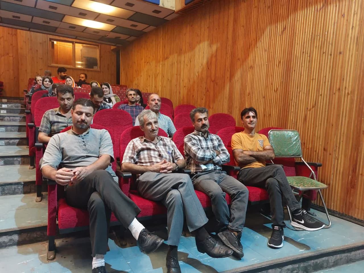 برگزاری همایش با محوریت کارآفرینی و مهارت های کسب و کار  ازسوی مرکزشهید خوش سیرت شهرستان آستانه اشرفیه