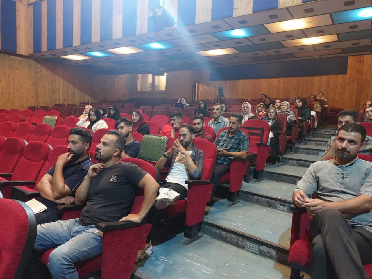 برگزاری همایش با محوریت کارآفرینی و مهارت های کسب و کار  ازسوی مرکزشهید خوش سیرت شهرستان آستانه اشرفیه