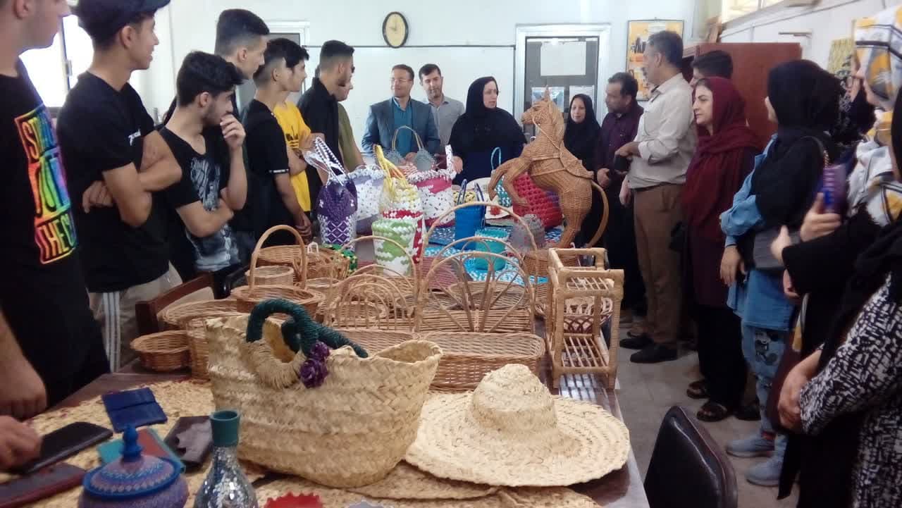 برگزاری نمایشگاه تولیدات کارآموزان مرکز شهید خوش سیرت شهرستان آستانه اشرفیه بمناسبت هفته دولت