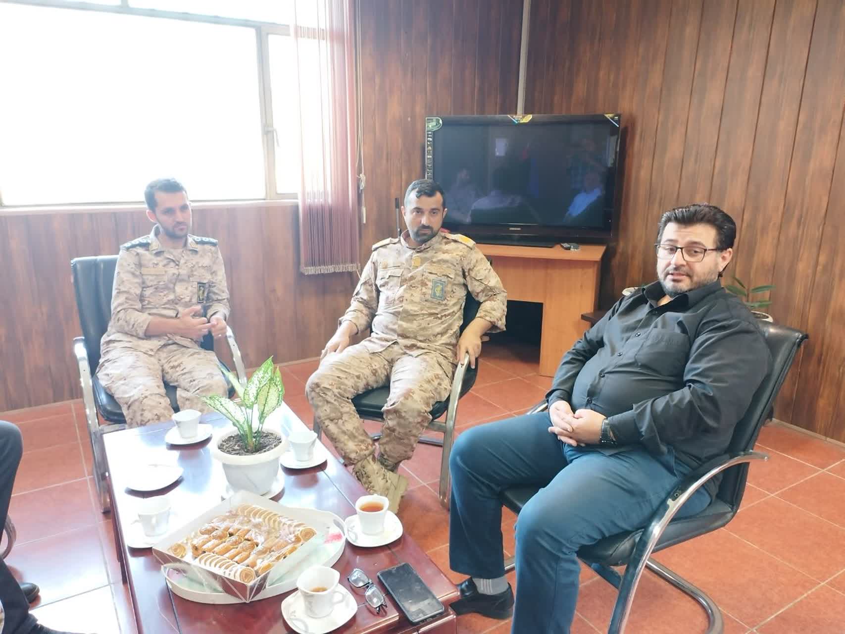 نشست رئیس مرکز شهید مطهری رشت با فرمانده آموزش سپاه استان در خصوص آموزش سربازان