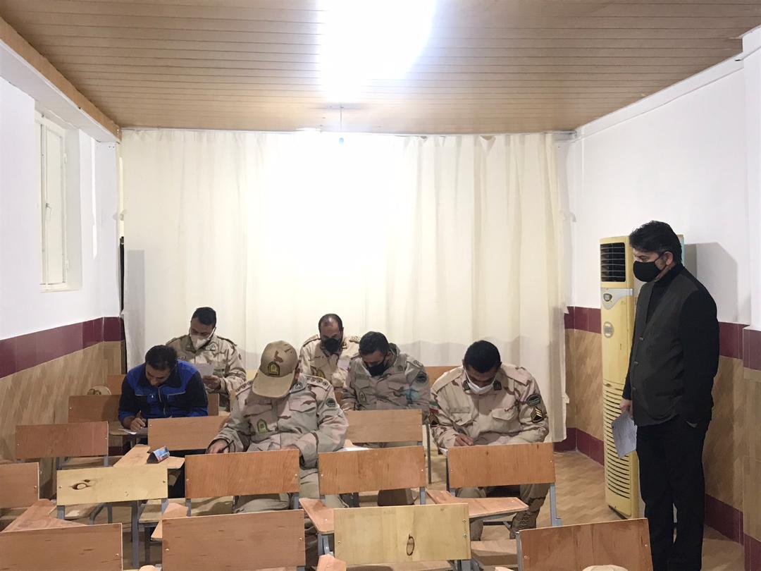 برگزاری آزمون هماهنگ برای سربازان مرزبانی نیروهای مسلح توسط همکاران مرکز شهرک صنعتی بندر انزلی با رعایت پروتکل های بهداشتی
