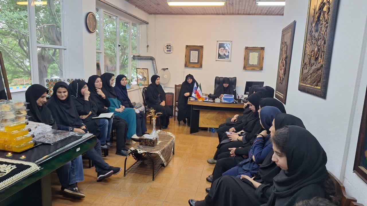 برگزاری مراسم زیارت عاشورا و مداحی در مرکز خواهرران 