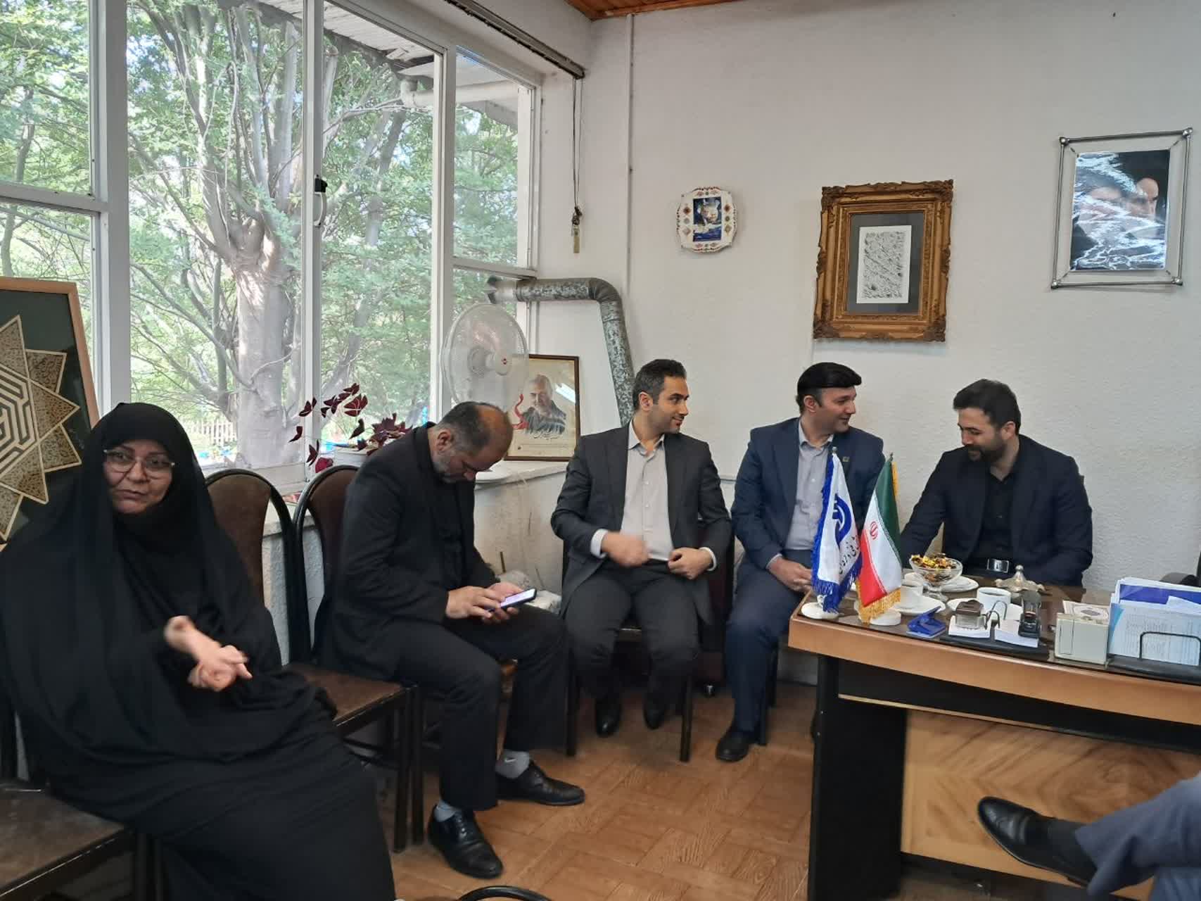بازدید دکتر فلاح نمایده محترم مجلس  از مرکز خواهران رشت 