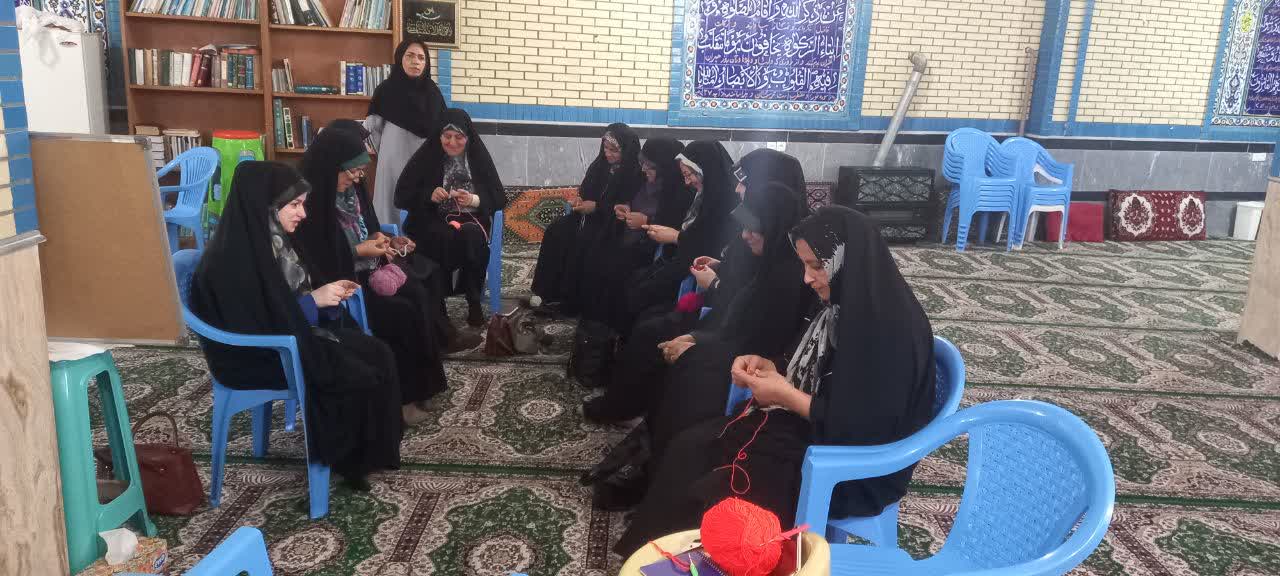 اموزش تریکو بافی  با خانم حداد  در مسجد امام حسن مجتبی 