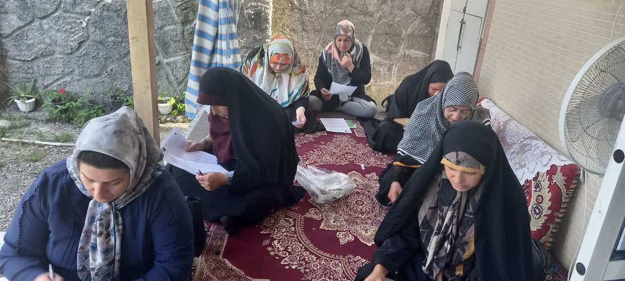 برگزاری کلاس  مکرومه باف با خانم حداد  در روستای شهرستان سنگر 